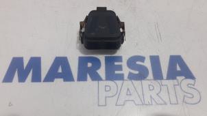 Gebruikte Sensor regen Peugeot 2008 (CU) 1.5 BlueHDi 100 Prijs € 20,00 Margeregeling aangeboden door Maresia Parts
