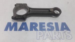 Gebruikte Drijfstang Renault Megane III Grandtour (KZ) 1.5 dCi 110 Prijs € 50,00 Margeregeling aangeboden door Maresia Parts