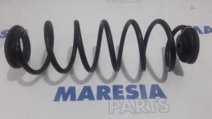 Gebruikte Schroefveer achter Peugeot 2008 (CU) 1.2 Vti 12V PureTech 82 Prijs € 30,00 Margeregeling aangeboden door Maresia Parts