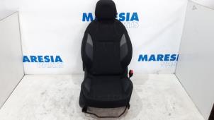 Gebruikte Stoel rechts Peugeot 2008 (CU) 1.2 Vti 12V PureTech 82 Prijs € 157,50 Margeregeling aangeboden door Maresia Parts
