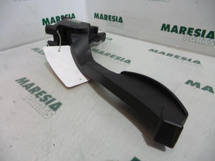 Gebruikte Gaspedaalpositie Sensor Alfa Romeo 147 (937) 2.0 Twin Spark 16V Prijs € 40,00 Margeregeling aangeboden door Maresia Parts