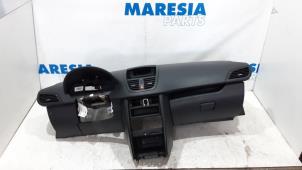 Gebruikte Dashboard Peugeot 207/207+ (WA/WC/WM) 1.4 16V Prijs € 199,50 Margeregeling aangeboden door Maresia Parts