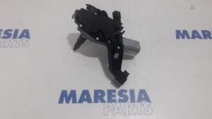 Gebruikte Ruitenwissermotor achter Peugeot 207/207+ (WA/WC/WM) 1.4 16V Prijs € 35,00 Margeregeling aangeboden door Maresia Parts
