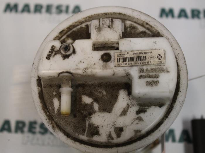 Gebruikte Tank element Pomp Renault Clio III (BR/CR) 1.4 16V Prijs € 20,00 Margeregeling aangeboden door Maresia Parts