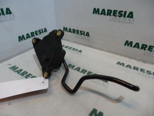 Gebruikte Sensor Gaspedaalpositie Renault Clio III (BR/CR) 1.4 16V Prijs € 30,00 Margeregeling aangeboden door Maresia Parts