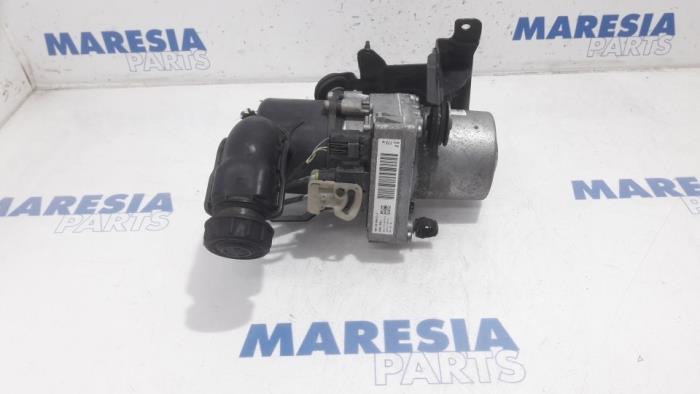Gebruikte Servopomp Peugeot 508 (8D) 1.6 HDiF 16V Prijs € 288,75 Margeregeling aangeboden door Maresia Parts