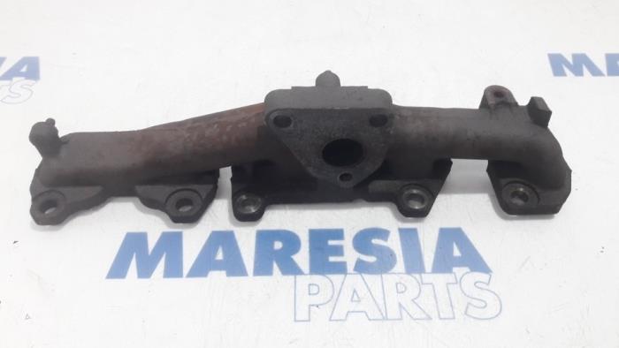 Gebruikte Uitlaatspruitstuk Alfa Romeo MiTo (955) 1.3 JTDm 16V Prijs € 65,00 Margeregeling aangeboden door Maresia Parts