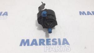 Gebruikte Waterpomp Peugeot 508 (8D) 2.0 Hybrid4 16V Prijs € 85,00 Margeregeling aangeboden door Maresia Parts