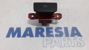 Gebruikte Handrem schakelaar Peugeot 508 (8D) 2.0 Hybrid4 16V Prijs € 35,00 Margeregeling aangeboden door Maresia Parts