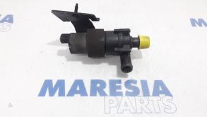 Gebruikte Koelvloeistof pomp Renault Espace (JK) 2.0 16V Turbo Prijs € 75,00 Margeregeling aangeboden door Maresia Parts