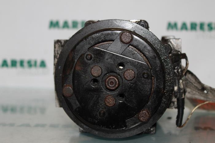 Gebruikte Pomp Airco Renault Clio II (BB/CB) 1.6 Autom. Prijs € 75,00 Margeregeling aangeboden door Maresia Parts