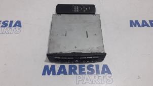 Gebruikte Radio CD Speler Renault Espace (JK) 2.0 16V Turbo Prijs € 157,50 Margeregeling aangeboden door Maresia Parts