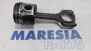 Gebruikte Zuiger Alfa Romeo MiTo (955) 1.3 JTDm 16V Prijs € 75,00 Margeregeling aangeboden door Maresia Parts