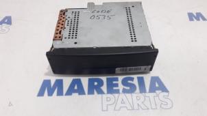 Gebruikte Radio Renault Espace (JK) 2.0 16V Turbo Prijs € 50,00 Margeregeling aangeboden door Maresia Parts