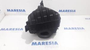 Gebruikte Luchtfilterhuis Renault Scénic III (JZ) 1.2 16V TCe 115 Energy Prijs € 40,00 Margeregeling aangeboden door Maresia Parts
