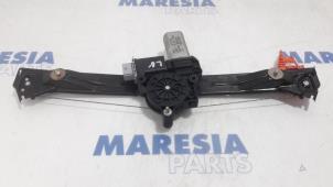 Gebruikte Ruitmechaniek 4Deurs links-voor Lancia Delta (844) 1.6 D Multijet 16V 120 Prijs € 50,00 Margeregeling aangeboden door Maresia Parts