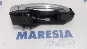 Gebruikte Portiergreep 4Deurs rechts-voor Lancia Delta (844) 1.6 D Multijet 16V 120 Prijs € 50,00 Margeregeling aangeboden door Maresia Parts