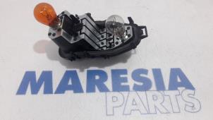 Gebruikte Fitting Achterlicht rechts Renault Clio IV (5R) 1.5 Energy dCi 90 FAP Prijs € 30,00 Margeregeling aangeboden door Maresia Parts