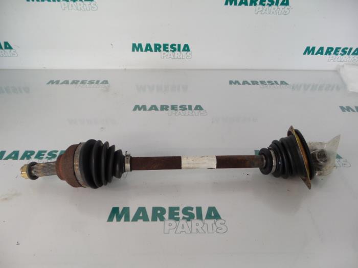 Gebruikte Aandrijfas links-voor Renault Trafic New (FL) 1.9 dCi 100 16V Prijs € 75,00 Margeregeling aangeboden door Maresia Parts