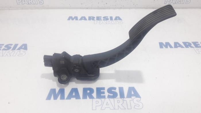Gebruikte Sensor Gaspedaalpositie Citroen C-Crosser 2.2 HDiF 16V Prijs € 70,00 Margeregeling aangeboden door Maresia Parts