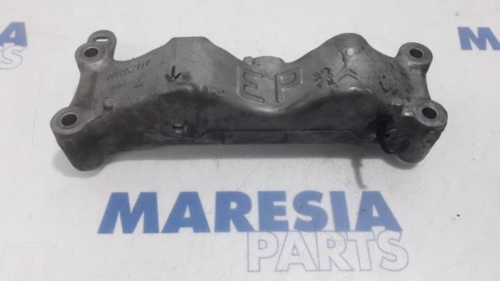 Gebruikte Motorsteun Peugeot 308 (4A/C) 1.6 16V THP Autom. Prijs € 20,00 Margeregeling aangeboden door Maresia Parts