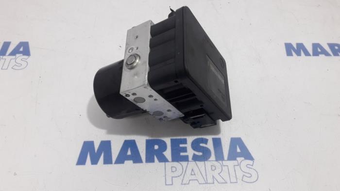 Gebruikte ABS Pomp Citroen C-Crosser 2.2 HDiF 16V Prijs € 210,00 Margeregeling aangeboden door Maresia Parts