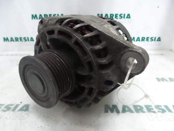 Gebruikte Dynamo Fiat Croma (194) 1.9 D Multijet 16V Prijs € 105,00 Margeregeling aangeboden door Maresia Parts
