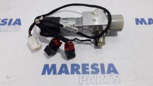 Gebruikte Cabriodak Motor Peugeot 206 CC (2D) 1.6 16V Prijs € 210,00 Margeregeling aangeboden door Maresia Parts