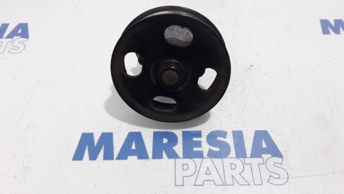 Gebruikte Waterpomp Fiat Punto III (199) 1.3 JTD Multijet 80 16V Prijs € 75,00 Margeregeling aangeboden door Maresia Parts