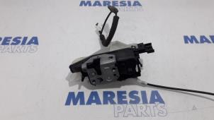 Gebruikte Deurslot Mechaniek 4Deurs links-voor Citroen C3 (SC) 1.2 VTi 82 12V Prijs € 25,00 Margeregeling aangeboden door Maresia Parts