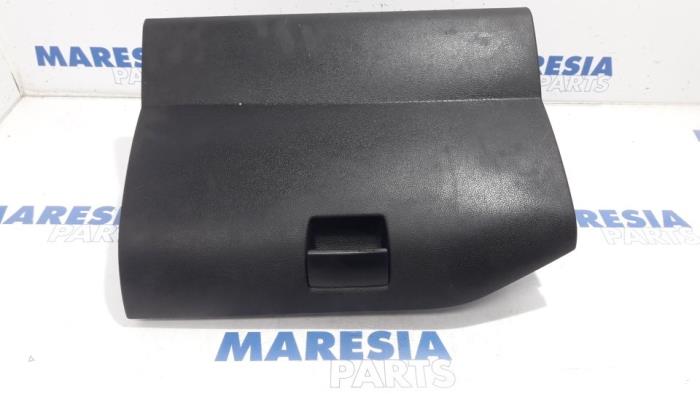 Dashboardkastje van een Peugeot Partner (GC/GF/GG/GJ/GK) 1.6 HDI 75 16V 2008