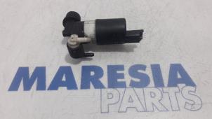 Gebruikte Ruitensproeierpomp voor Peugeot Partner (GC/GF/GG/GJ/GK) 1.6 HDI 75 16V Prijs € 12,10 Inclusief btw aangeboden door Maresia Parts
