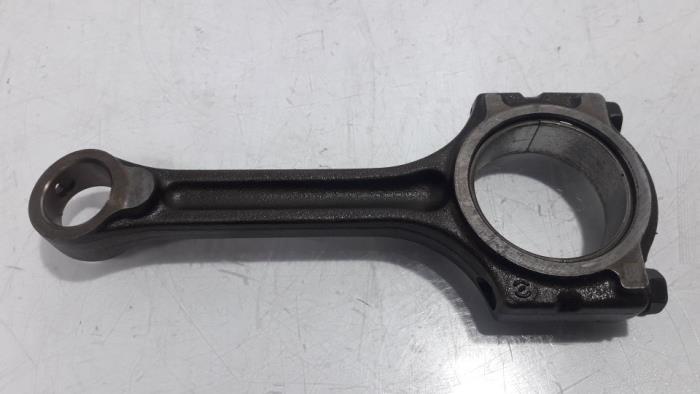 Drijfstang van een Renault Megane IV (RFBB) 1.2 Energy TCE 130 2017