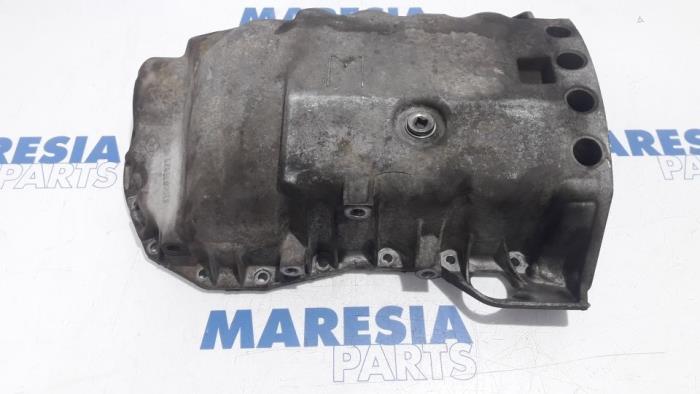 Gebruikte Carterpan Renault Trafic New (JL) 2.0 16V Prijs € 50,00 Margeregeling aangeboden door Maresia Parts