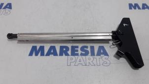 Gebruikte Cabriodak cilinder Peugeot 308 CC (4B) 1.6 HDiF 16V Prijs € 105,00 Margeregeling aangeboden door Maresia Parts