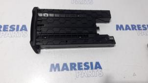 Gebruikte Dashboard klep Renault Master IV (EV/HV/UV/VA/VB/VD/VF/VG/VJ) 2.3 dCi 135 16V FWD Prijs € 90,75 Inclusief btw aangeboden door Maresia Parts