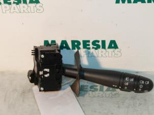 Gebruikte Knipperlicht Schakelaar Renault Megane Break/Grandtour (KA) 1.4e Prijs € 30,00 Margeregeling aangeboden door Maresia Parts