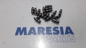 Gebruikte Klepstoter Alfa Romeo Giulietta (940) 1.6 JTDm 16V Prijs € 50,00 Margeregeling aangeboden door Maresia Parts