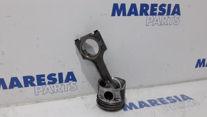 Gebruikte Zuiger Alfa Romeo Giulietta (940) 1.6 JTDm 16V Prijs € 75,00 Margeregeling aangeboden door Maresia Parts