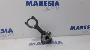 Gebruikte Zuiger Citroen C4 Cactus (0B/0P) 1.6 Blue Hdi 100 Prijs € 75,00 Margeregeling aangeboden door Maresia Parts