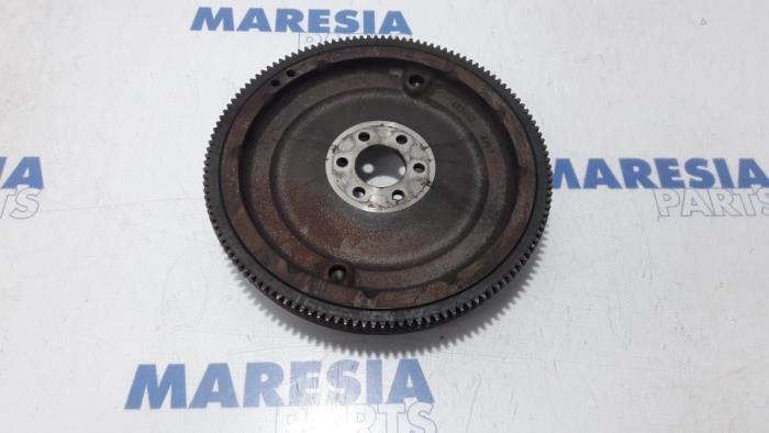 Vliegwiel van een Peugeot Partner (GC/GF/GG/GJ/GK) 1.6 HDI 75 Phase 1 2012