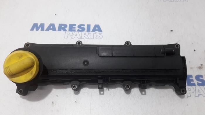 Gebruikte Kleppendeksel Renault Kangoo Express (FC) 1.5 dCi 80 Prijs € 35,00 Margeregeling aangeboden door Maresia Parts