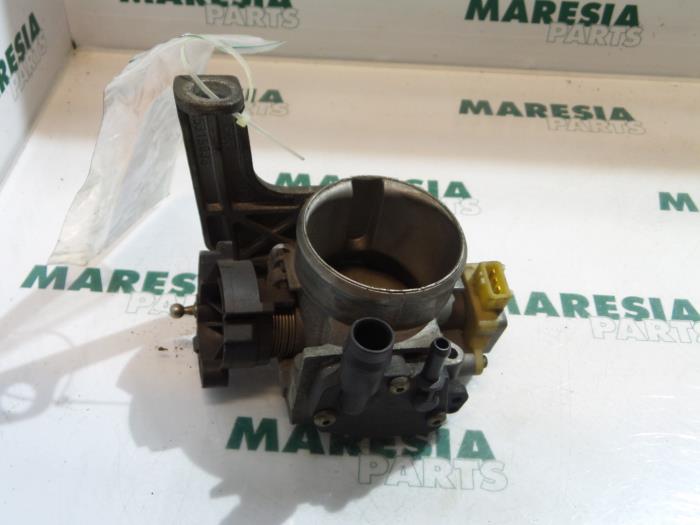 Gebruikte Gasklephuis Renault Espace (JE) 3.0i V6 24V Prijs € 60,00 Margeregeling aangeboden door Maresia Parts