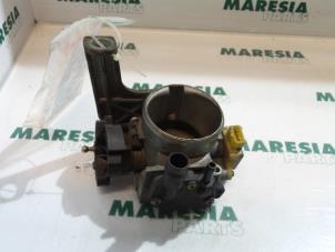 Gebruikte Gasklephuis Renault Espace (JE) 3.0i V6 24V Prijs € 60,00 Margeregeling aangeboden door Maresia Parts