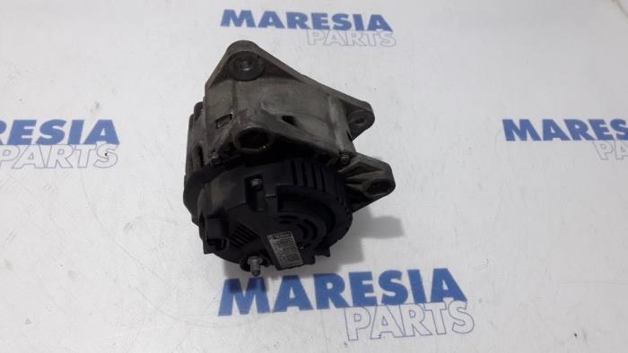 Gebruikte Dynamo Renault Kangoo Express (FC) 1.5 dCi 80 Prijs € 50,00 Margeregeling aangeboden door Maresia Parts