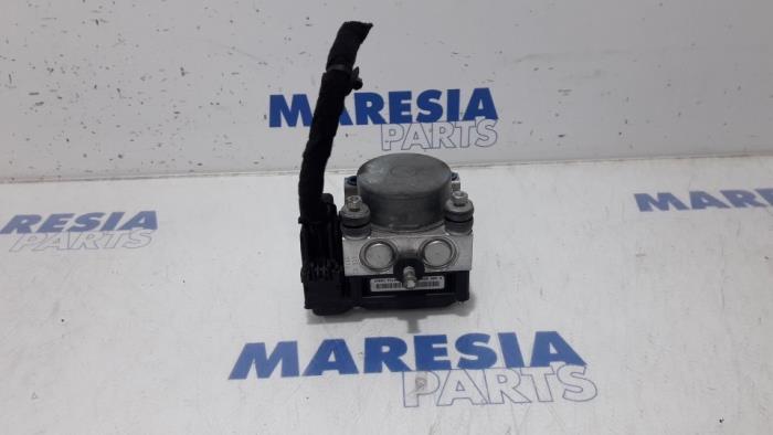 Gebruikte ABS Pomp Fiat Bravo (198A) 1.4 16V Prijs € 105,00 Margeregeling aangeboden door Maresia Parts