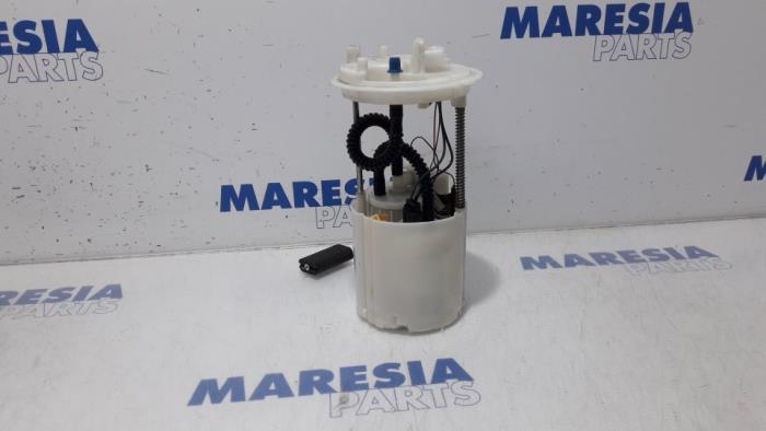 Gebruikte Tank element Pomp Fiat Bravo (198A) 1.4 16V Prijs € 20,00 Margeregeling aangeboden door Maresia Parts