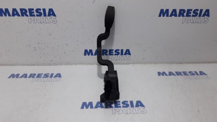 Gebruikte Gaspedaalpositie Sensor Fiat Bravo (198A) 1.4 16V Prijs € 25,00 Margeregeling aangeboden door Maresia Parts