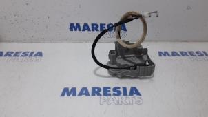 Gebruikte Portierslot Mechaniek 4Deurs rechts-achter Fiat Bravo (198A) 1.4 16V Prijs € 30,00 Margeregeling aangeboden door Maresia Parts
