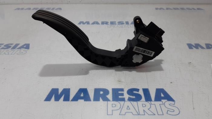 Gebruikte Gaspedaalpositie Sensor Renault Scénic III (JZ) 1.4 16V TCe 130 Prijs € 25,00 Margeregeling aangeboden door Maresia Parts